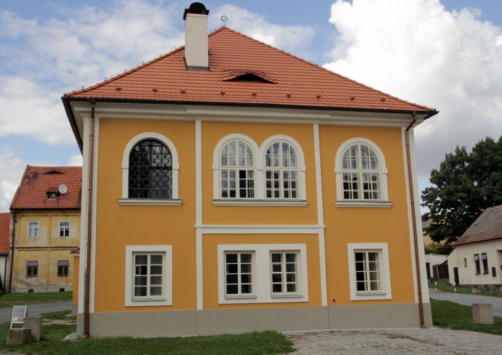 IDOVSK GHETTO A SYNAGOGA - BEZNICE